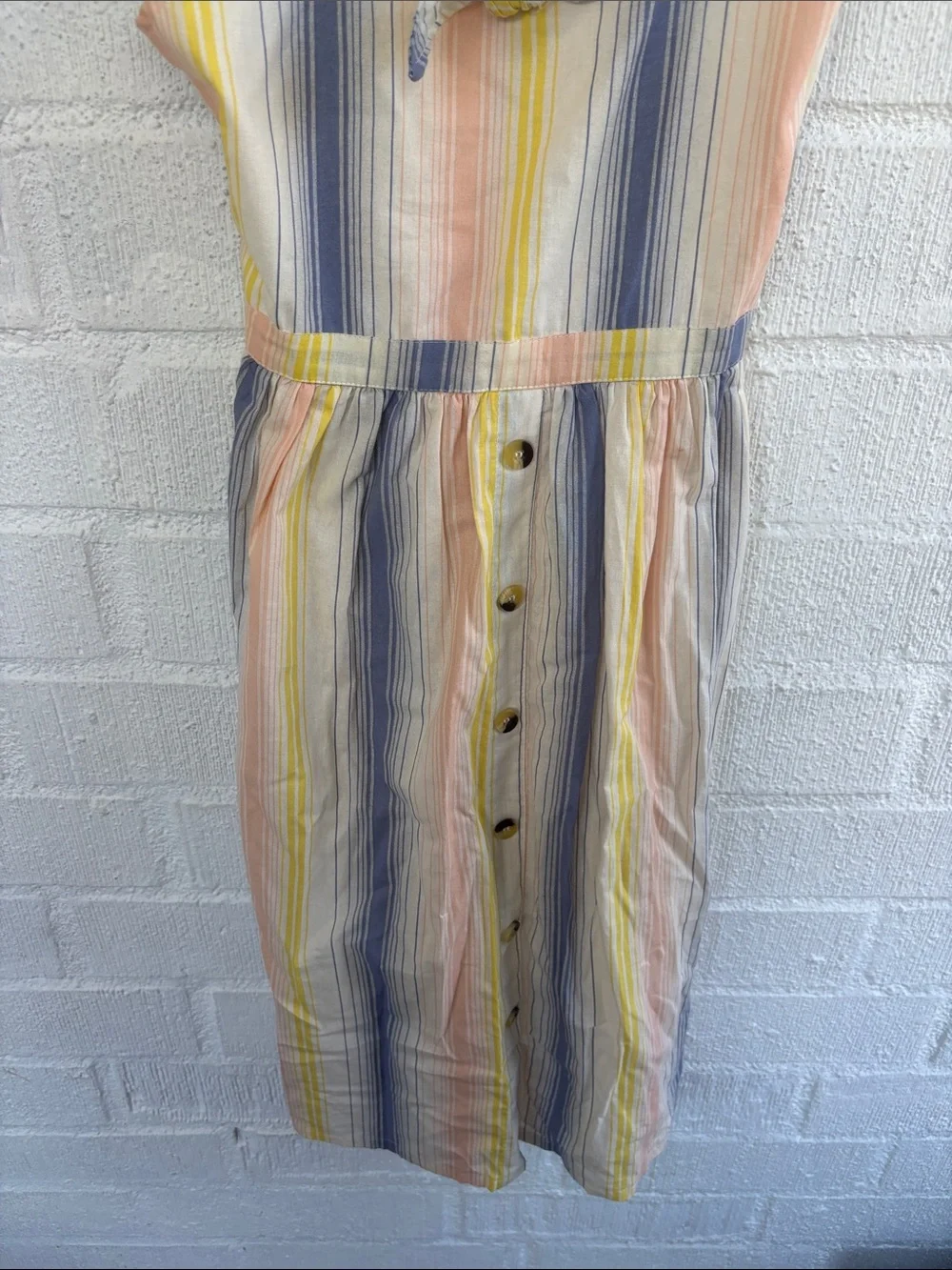Jessica Simpson sleeveless button